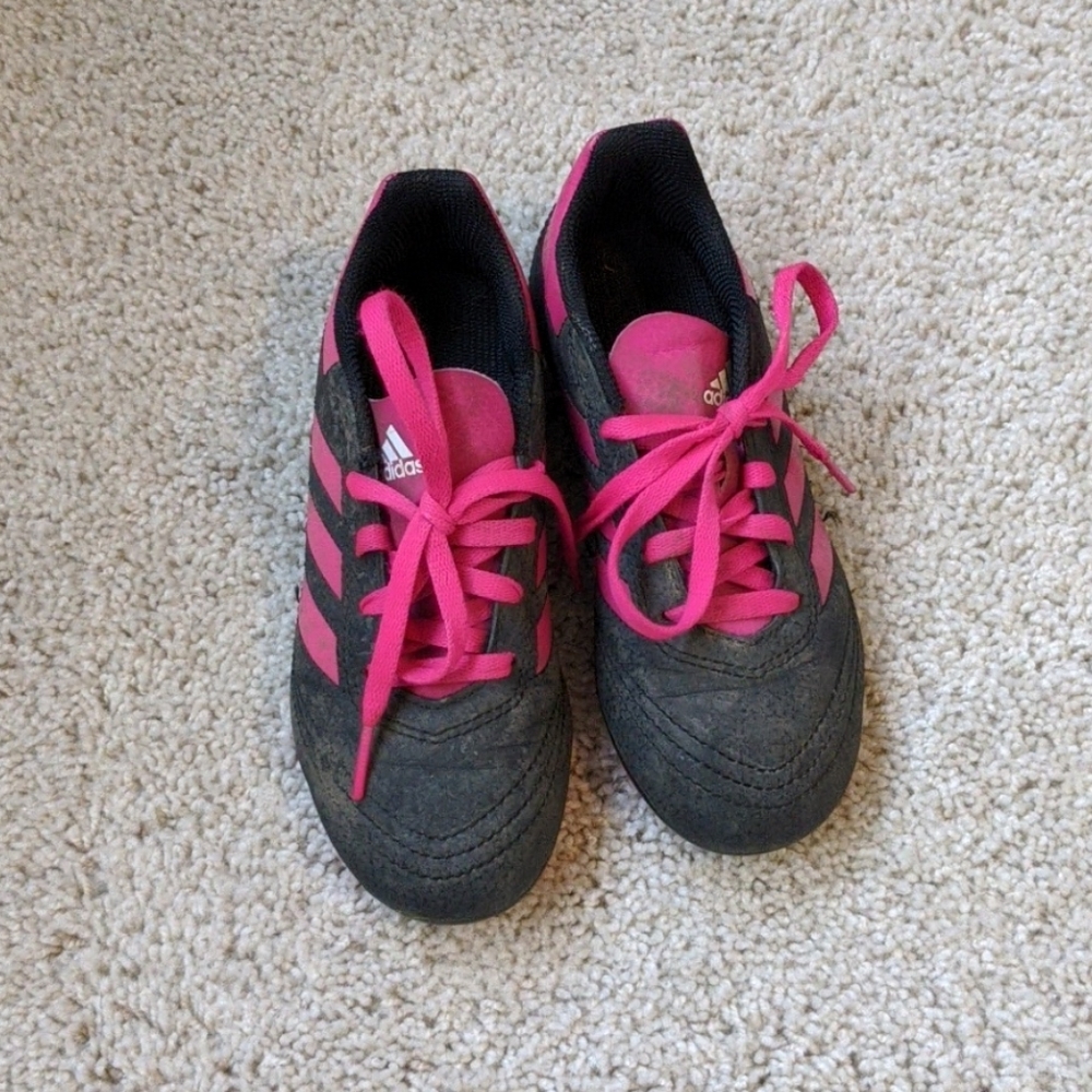 Soccer cleats